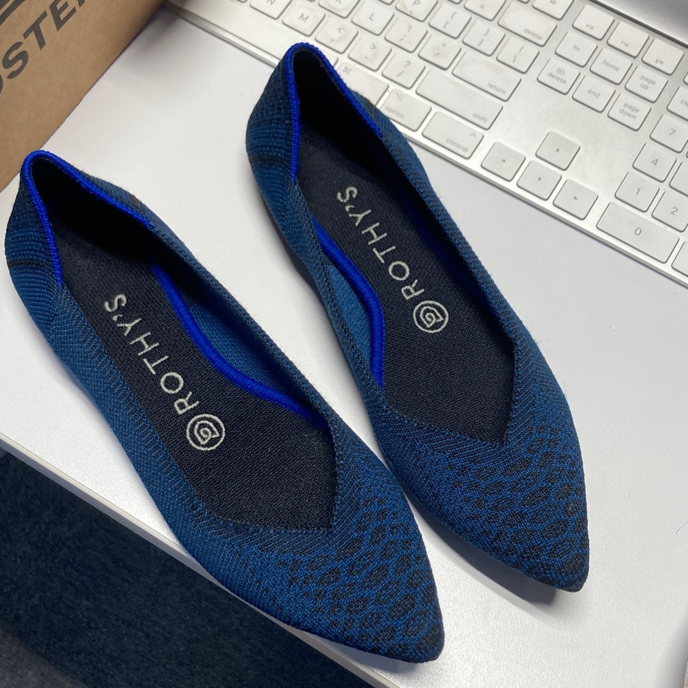 🔥Rothy's Navy Python Pointed Flats womens 7 snake print - Picture 2 of 8